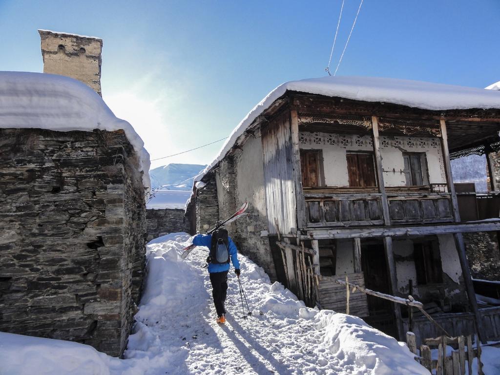 Teo Guesthouse And Camping In Mestia Exterior foto